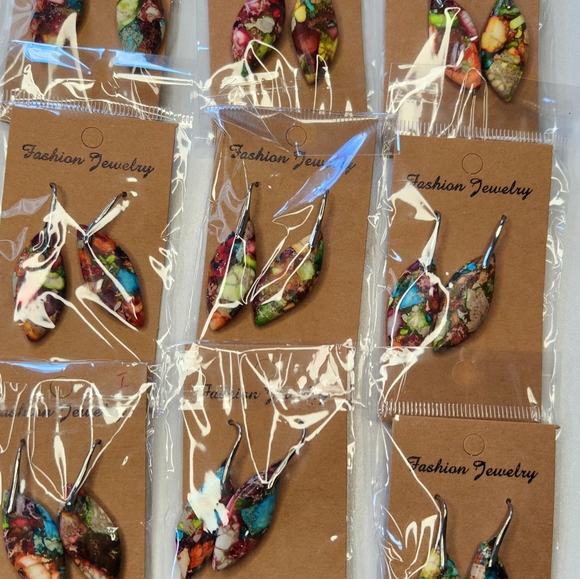 Earrings comes in 9 pairs - Picture 6 of 6